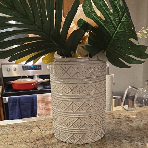 Elegant Silver and Cream Vase Handmade Look - Picture 3 of 6